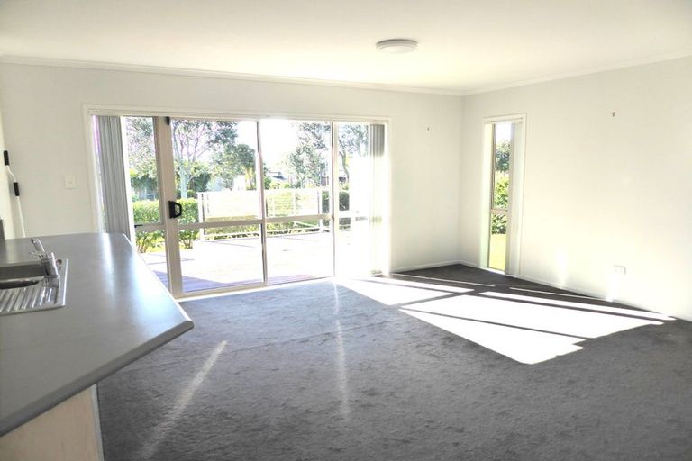 Photo of property in 1 Anchorite Way, Red Beach, 0932