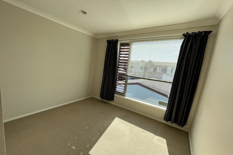 Photo of property in 9m Clearwater Cove, West Harbour, Auckland, 0618