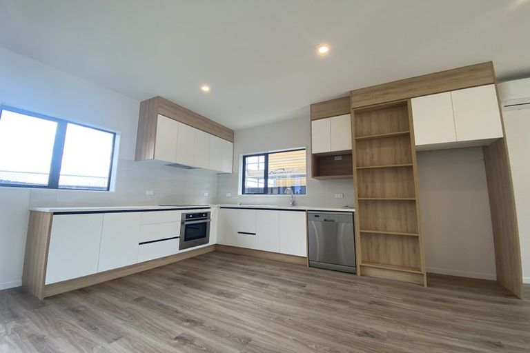 Photo of property in 46b Crestview Rise, Papakura, 2110