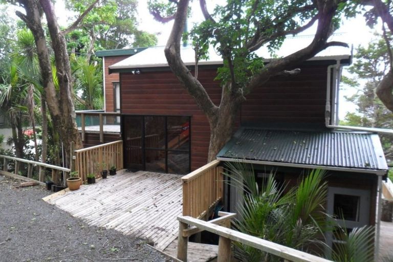 Photo of property in 103 Leigh Road, Leigh, 0985