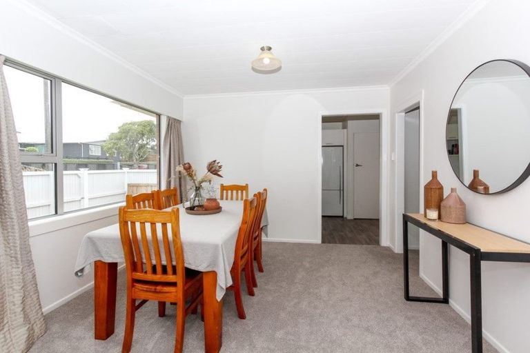 Photo of property in 30 Nevada Drive, Merrilands, New Plymouth, 4312