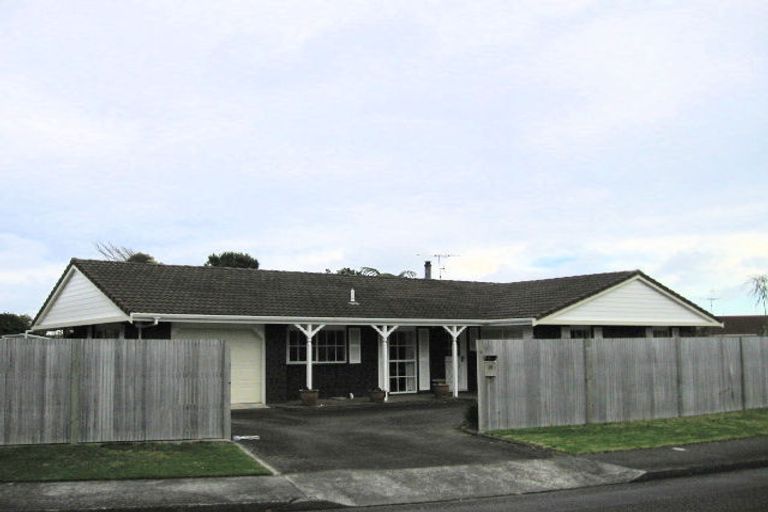 Photo of property in 14 Oriwa Street, Waikanae, 5036
