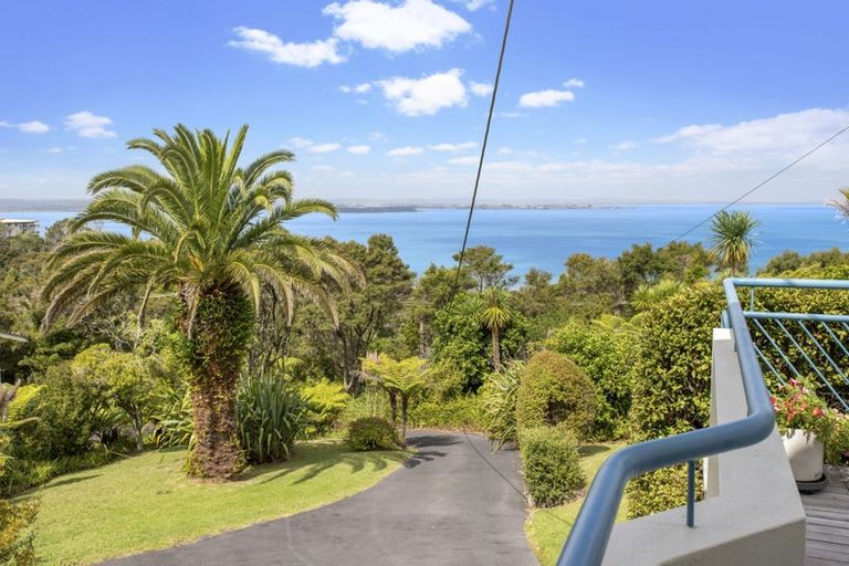 Photo of property in 98 Takahe Road, Titirangi, Auckland, 0604