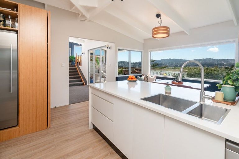 Photo of property in 15 Rangitane Street, Maupuia, Wellington, 6022