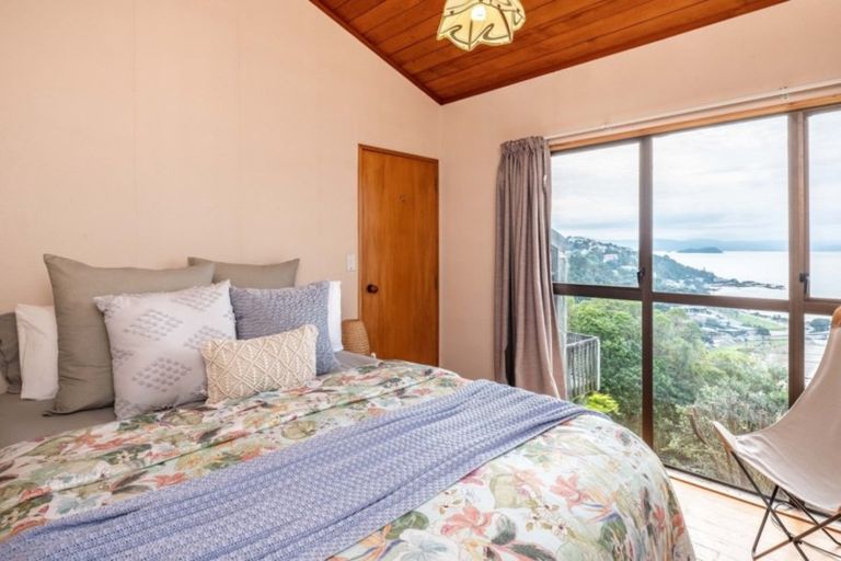 Photo of property in 3a Newport Terrace, Seatoun, Wellington, 6022