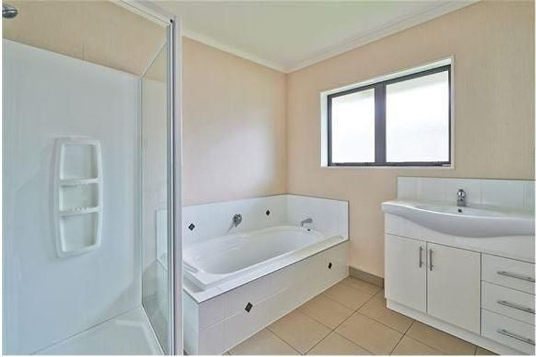 Photo of property in 157 Pacific Drive, Fitzherbert, Palmerston North, 4410