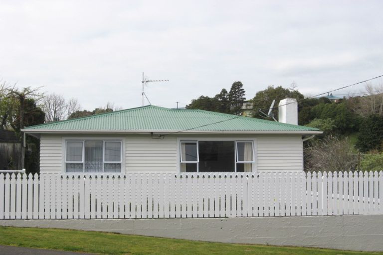 Photo of property in 17 Pembroke Street, Westown, New Plymouth, 4310