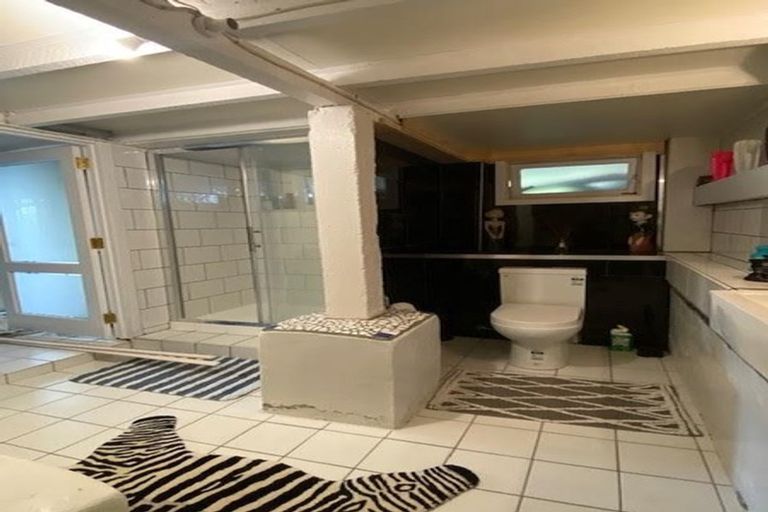 Photo of property in 107 Vauxhall Road, Narrow Neck, Auckland, 0624