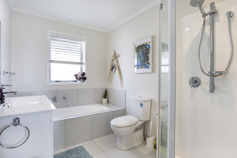 Photo of property in 3 Lewann Lane, Helensville, 0800