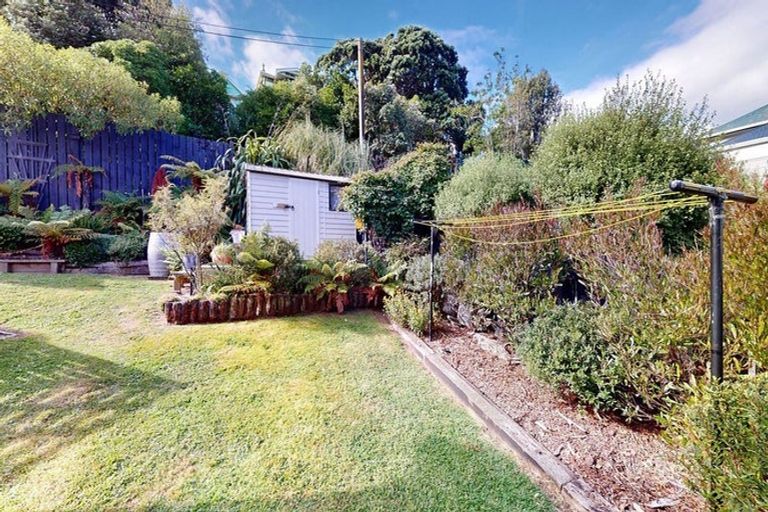 Photo of property in 32 Medway Street, Island Bay, Wellington, 6023