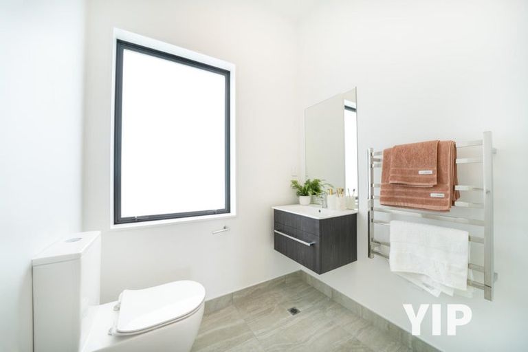 Photo of property in 1/62 Spenmoor Street, Newlands, Wellington, 6037