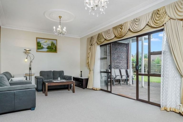 Photo of property in 16 Tatyana Place, Massey, Auckland, 0614