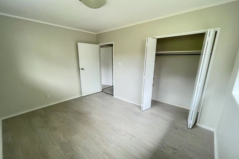 Photo of property in 2/663 Beach Road, Rothesay Bay, Auckland, 0630