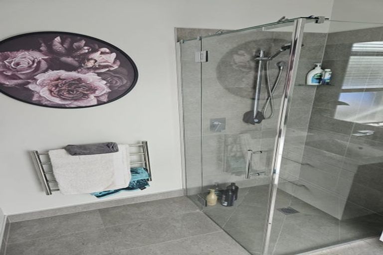 Photo of property in 4 Bellamont Street, Kumeu, 0810