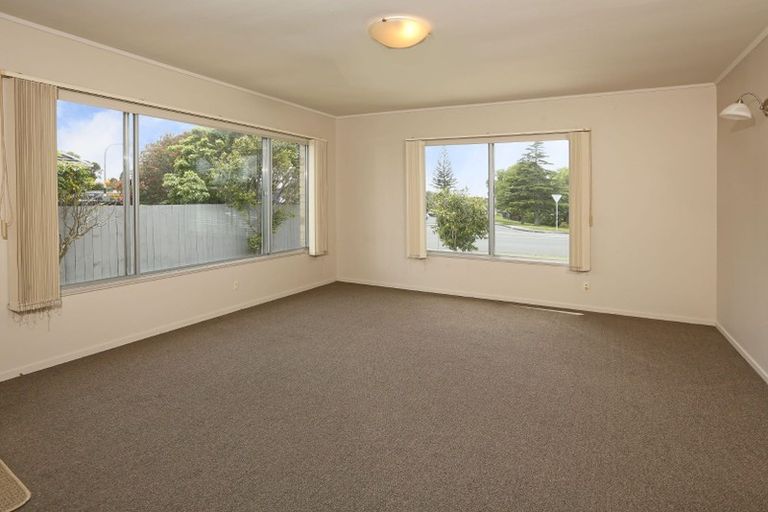 Photo of property in 1/130 Te Atatu Road, Te Atatu South, Auckland, 0610