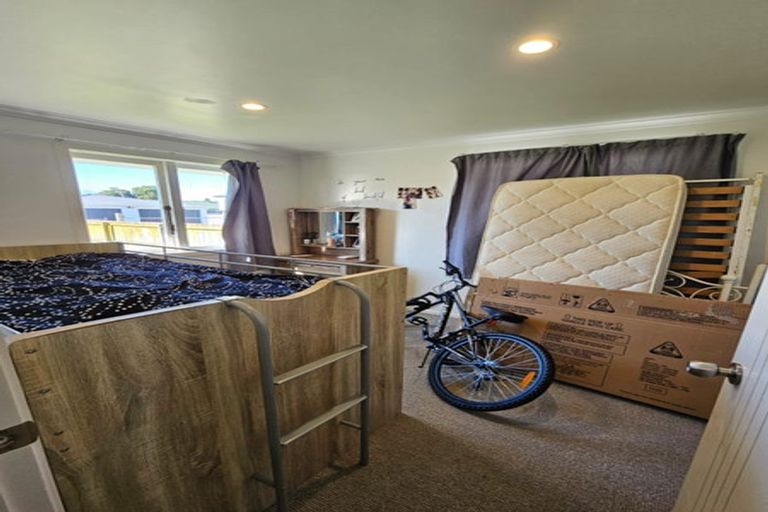 Photo of property in 27 Hill Crescent, Papakura, 2110