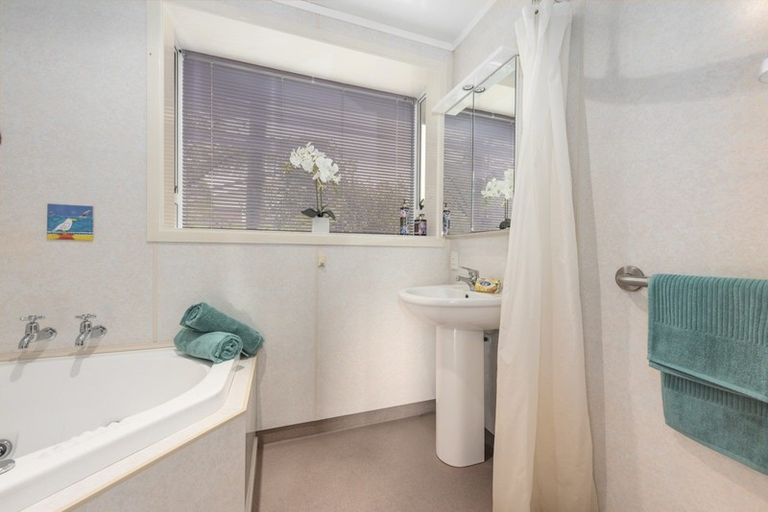 Photo of property in 11 Ecclesfield Grove, Silverstream, Upper Hutt, 5019