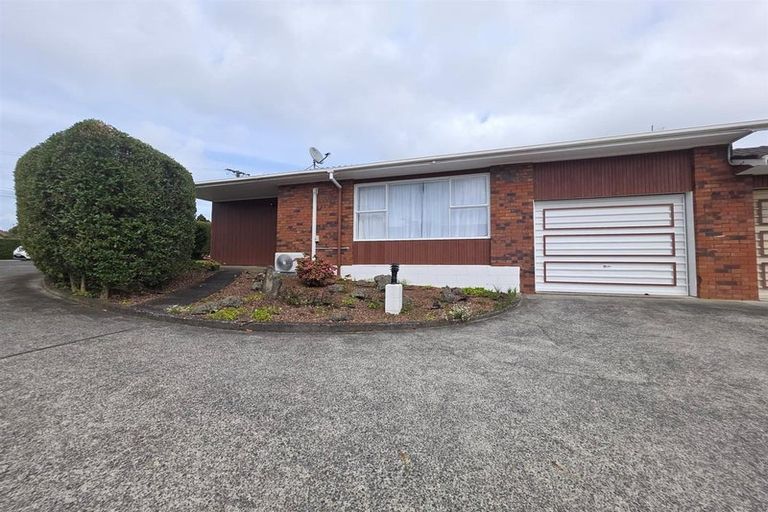 Photo of property in 2/67 Titirangi Road, New Lynn, Auckland, 0600