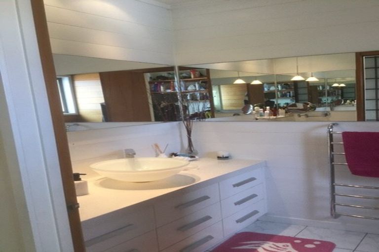 Photo of property in 237 Te Atatu Road, Te Atatu South, Auckland, 0610