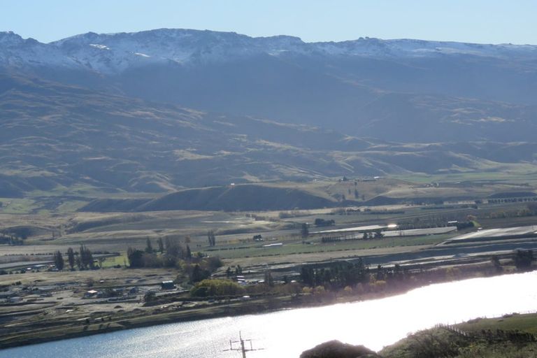 Photo of property in 355 Lakefront Terrace, Northburn, Cromwell, 9383