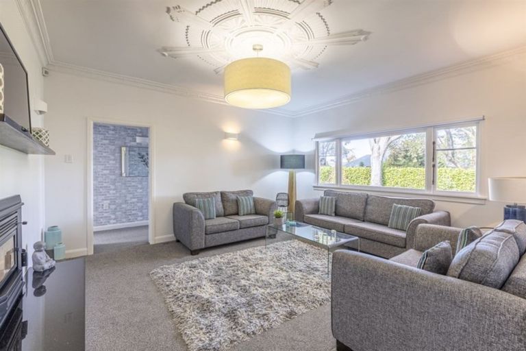 Photo of property in 43 Manapouri Crescent, Hokowhitu, Palmerston North, 4410