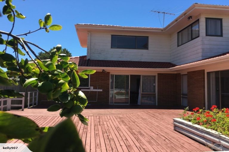 Photo of property in 16 Oliver Twist Avenue, Mellons Bay, Auckland, 2014