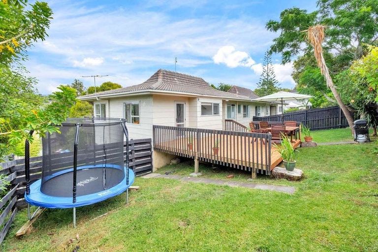 Photo of property in 1/11 Foley Place, Torbay, Auckland, 0632
