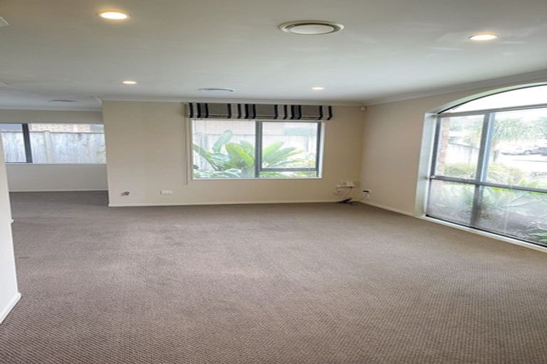 Photo of property in 4 Walter Haddrell Crescent, Flat Bush, Auckland, 2016