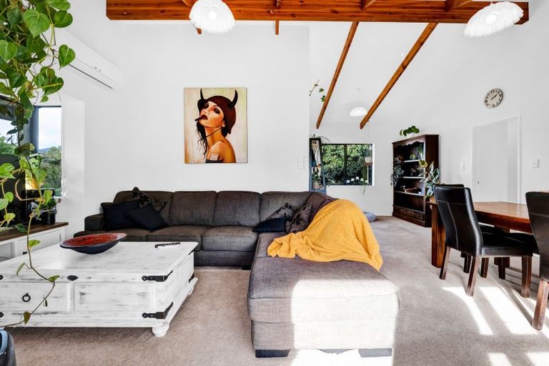 Photo of property in 24 Poplar Grove, Whalers Gate, New Plymouth, 4310