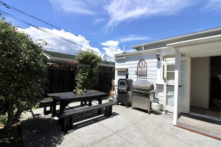 Photo of property in 30 Whites Line West, Woburn, Lower Hutt, 5010