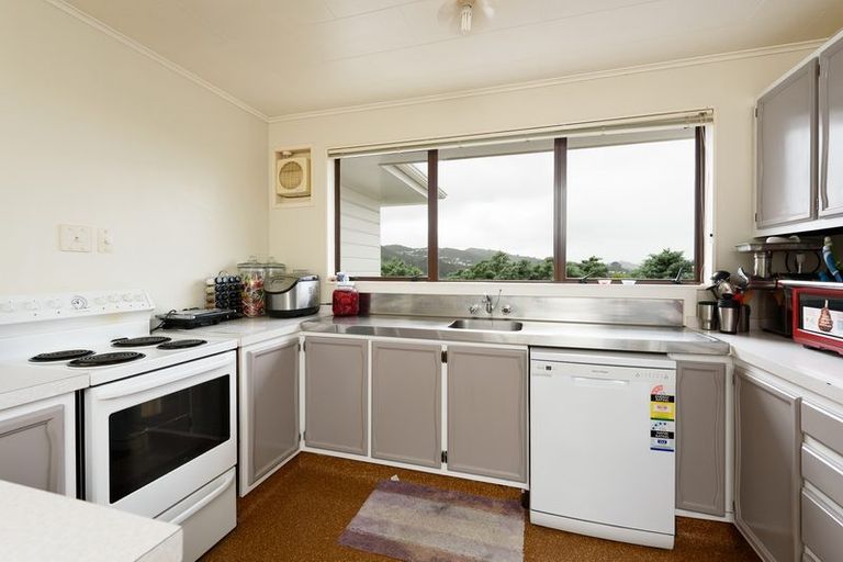 Photo of property in 76 Thurleigh Grove, Karori, Wellington, 6012