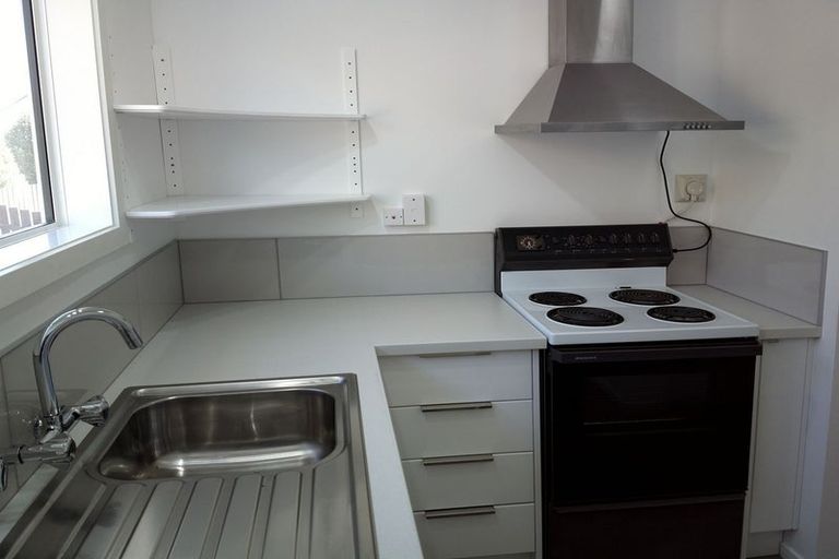 Photo of property in 1/43 Edgecombe Street, Newlands, Wellington, 6037