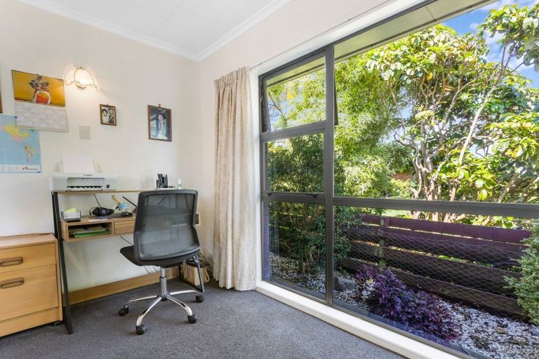 Photo of property in 1a Hunter Place, Merrilands, New Plymouth, 4312
