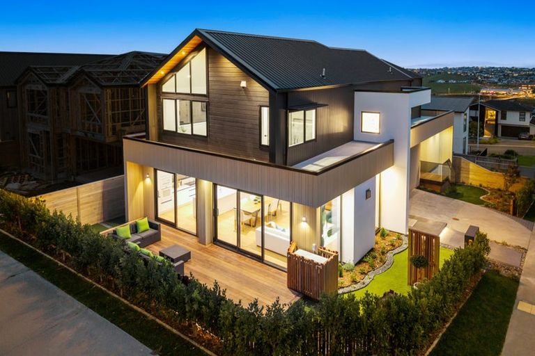 Photo of property in 34 Kumukumu Road, Long Bay, Auckland, 0630