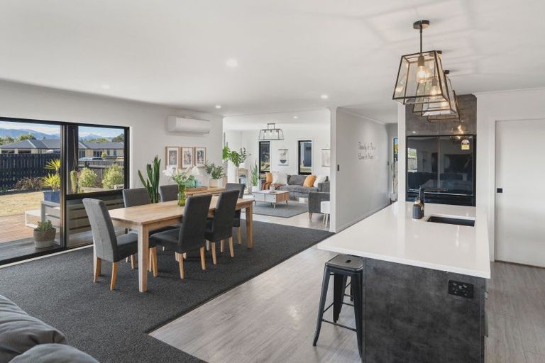 Photo of property in High Street South, Carterton, 5713