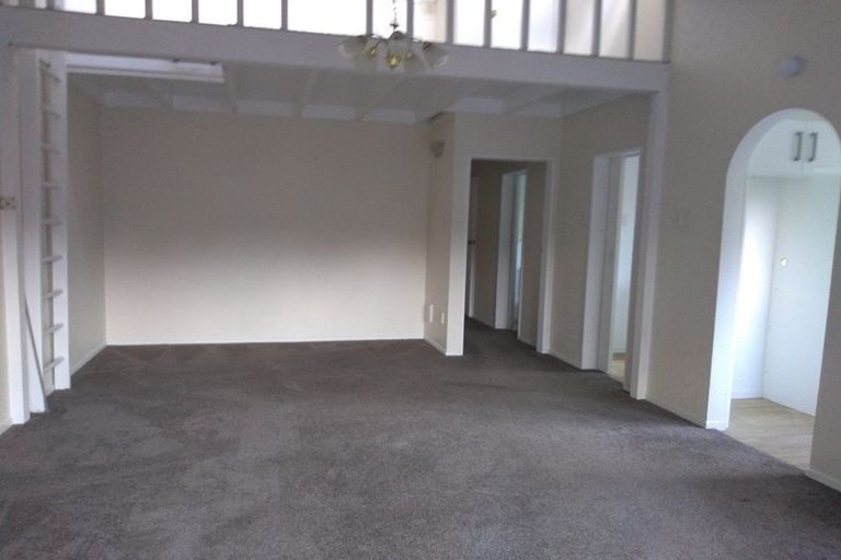 Photo of property in 2/92a Blue Mountains Road, Pinehaven, Upper Hutt, 5019