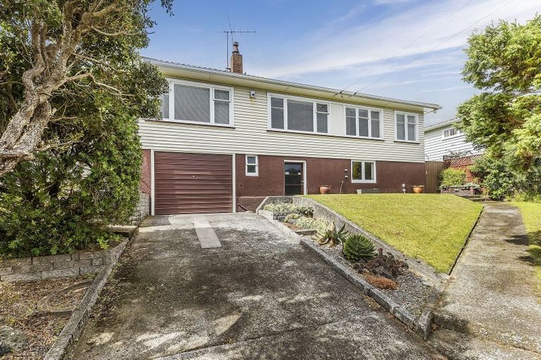 Photo of property in 57 Taylor Terrace, Tawa, Wellington, 5028