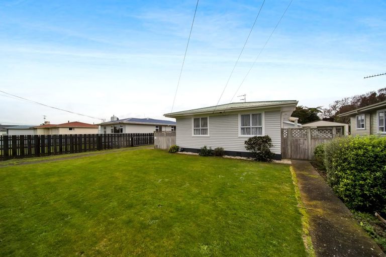 Photo of property in 62 Reid Avenue, Hawera, 4610
