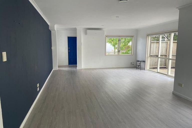 Photo of property in 3 Dainton Place, New Lynn, Auckland, 0600