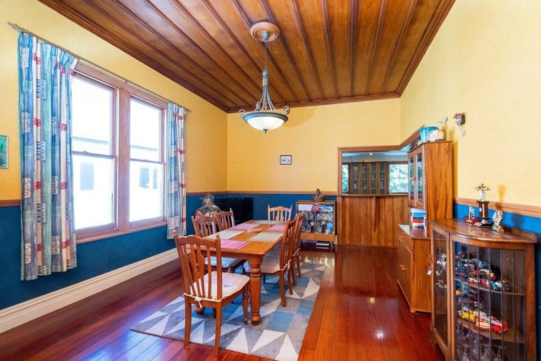 Photo of property in 27 Napier Terrace, Hospital Hill, Napier, 4110