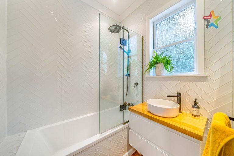 Photo of property in 60 Raukawa Street, Stokes Valley, Lower Hutt, 5019