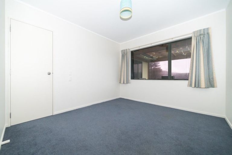 Photo of property in 11 Aspen Way, Kelvin Grove, Palmerston North, 4414