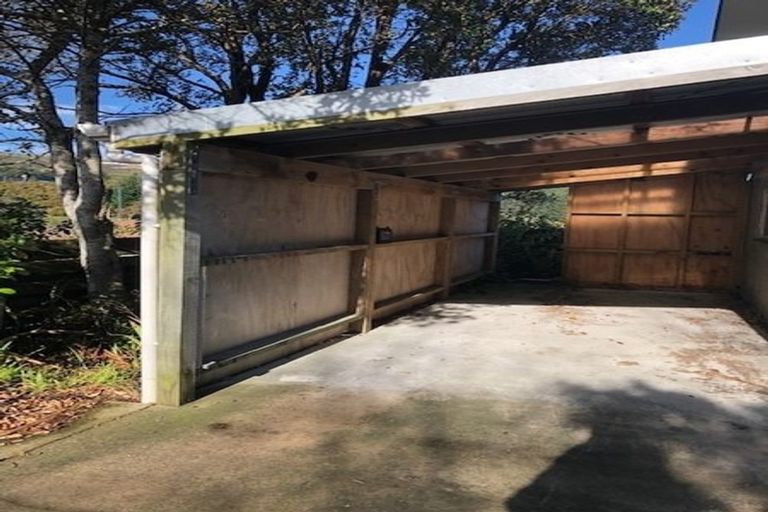 Photo of property in 124 Taylor Terrace, Tawa, Wellington, 5028