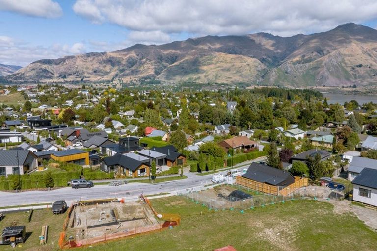 Photo of property in 84 Kirimoko Crescent, Wanaka, 9305