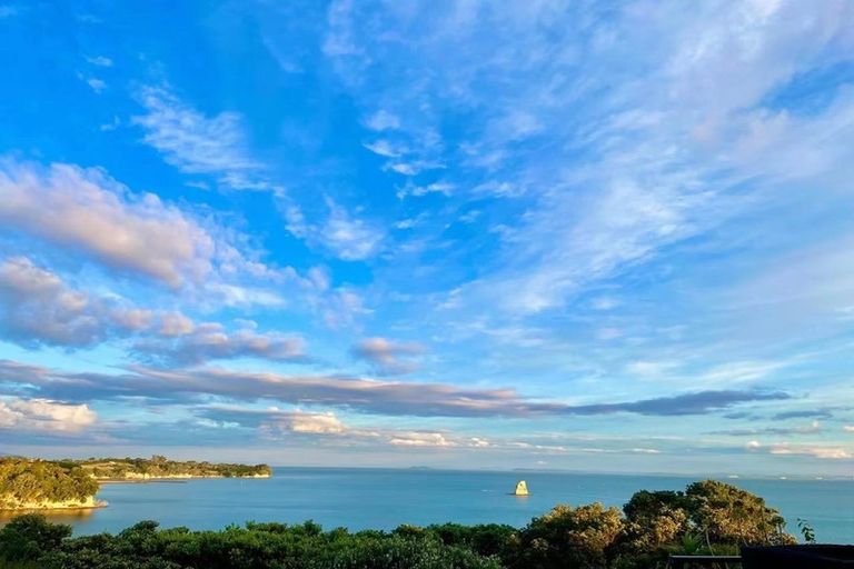 Photo of property in 1001 Whangaparaoa Road, Tindalls Beach, Whangaparaoa, 0930