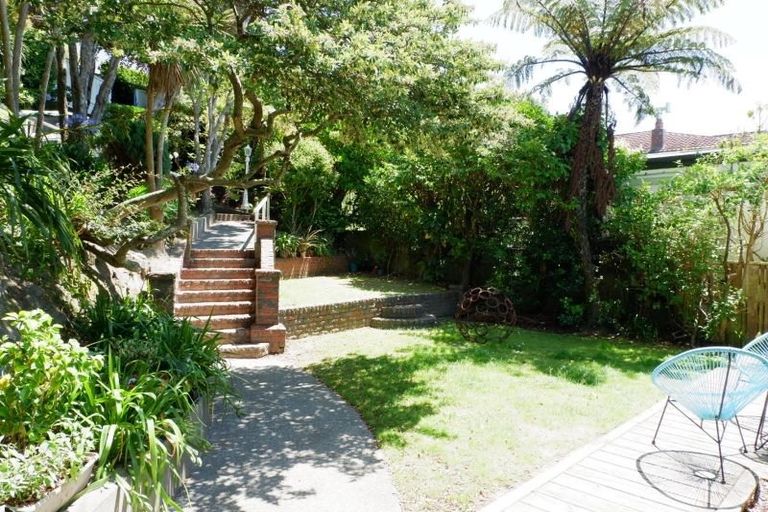 Photo of property in 35 Central Terrace, Kelburn, Wellington, 6012