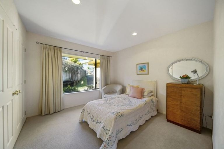 Photo of property in 1/20 Limerick Place, Dannemora, Auckland, 2016