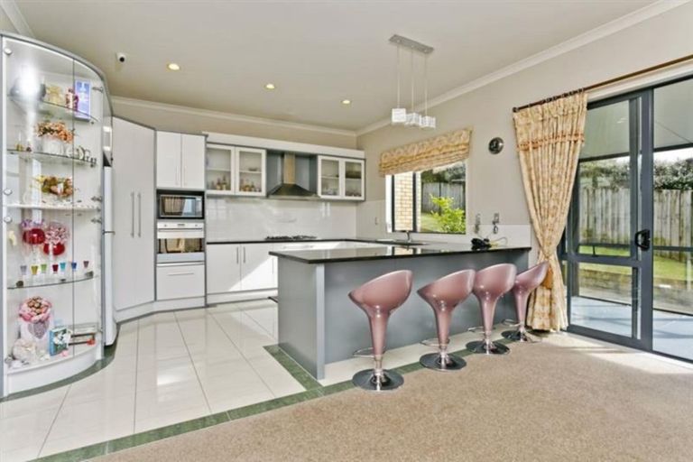 Photo of property in 13 Spoonbill Place, Unsworth Heights, Auckland, 0632