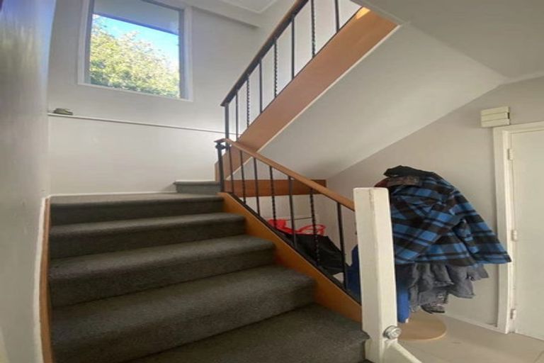 Photo of property in 11 Idyll Place, Northcross, Auckland, 0632