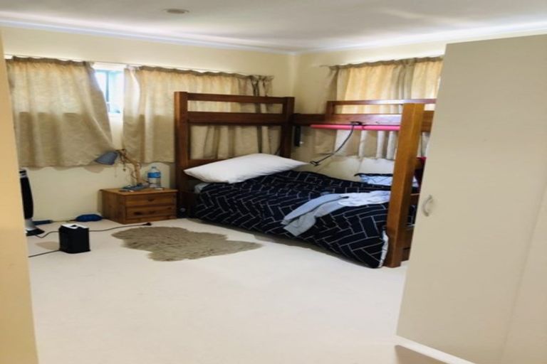 Photo of property in 302 Wairau Road, Glenfield, Auckland, 0629